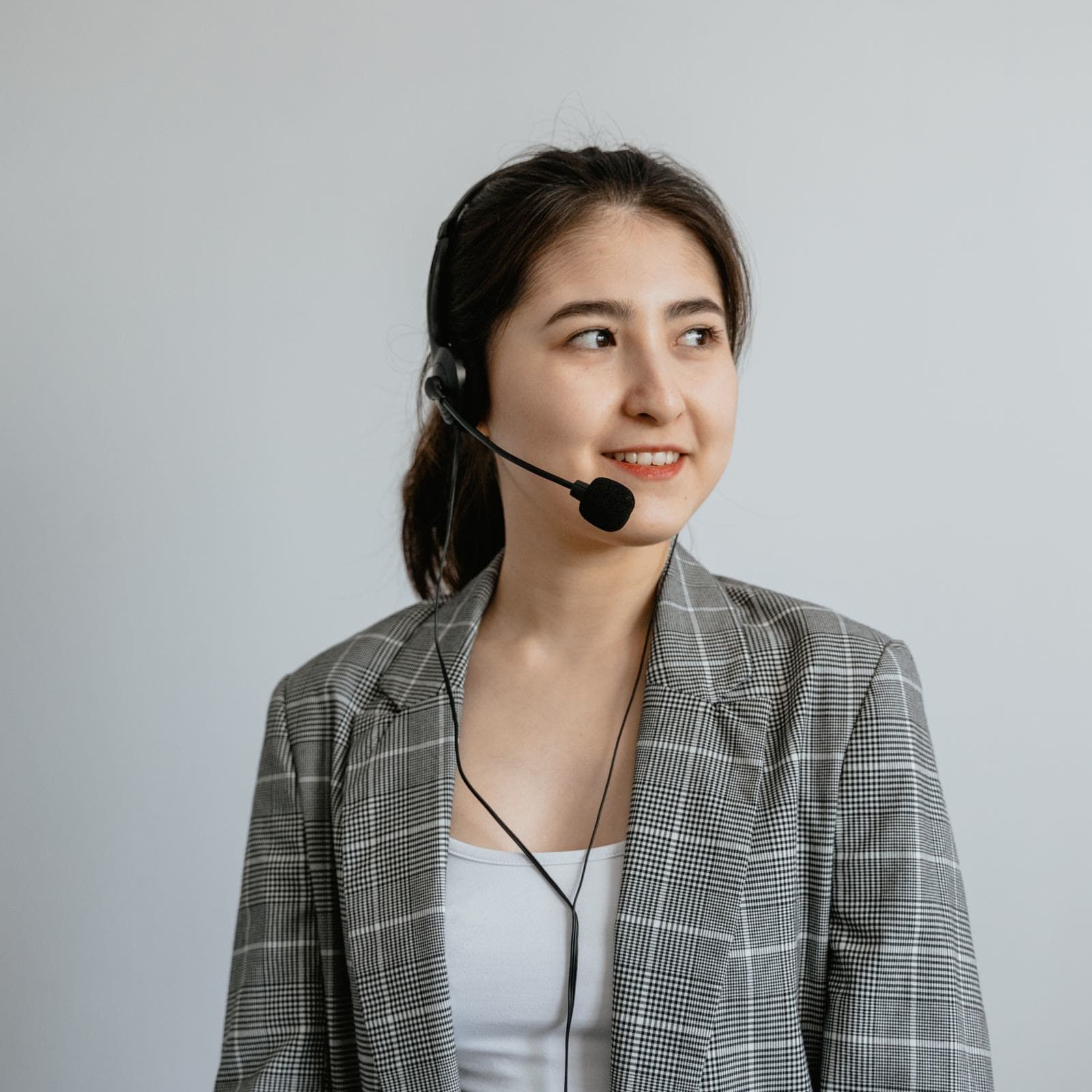 How AI voice agents handle 100,000 calls a month — without dropping one