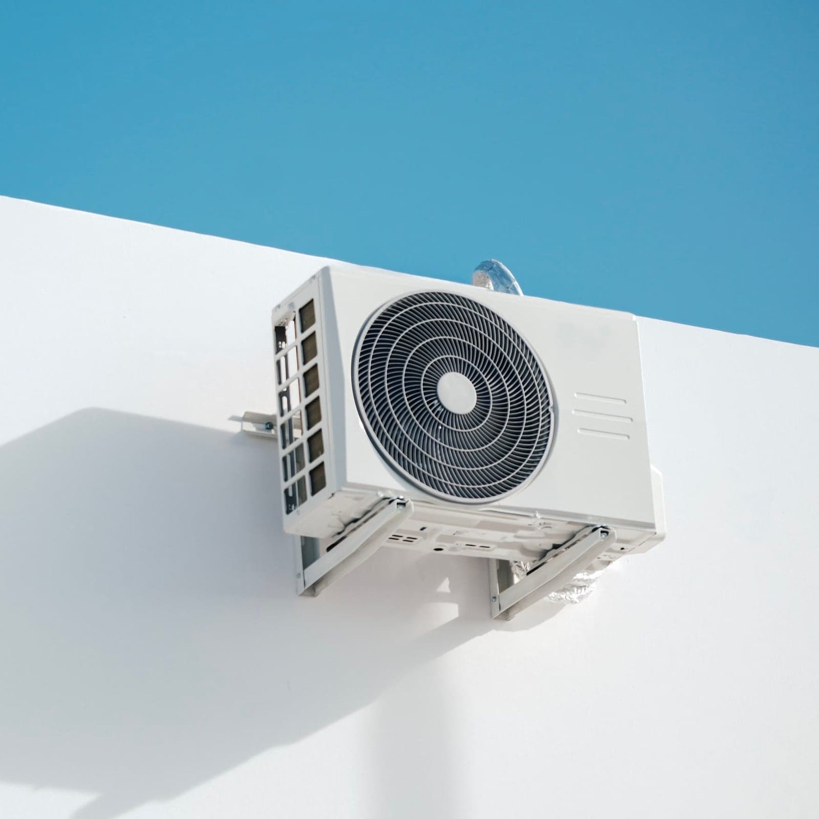 AI voice agents for service centres: how multi-brand after-sales call centres in the UAE run on AI employees