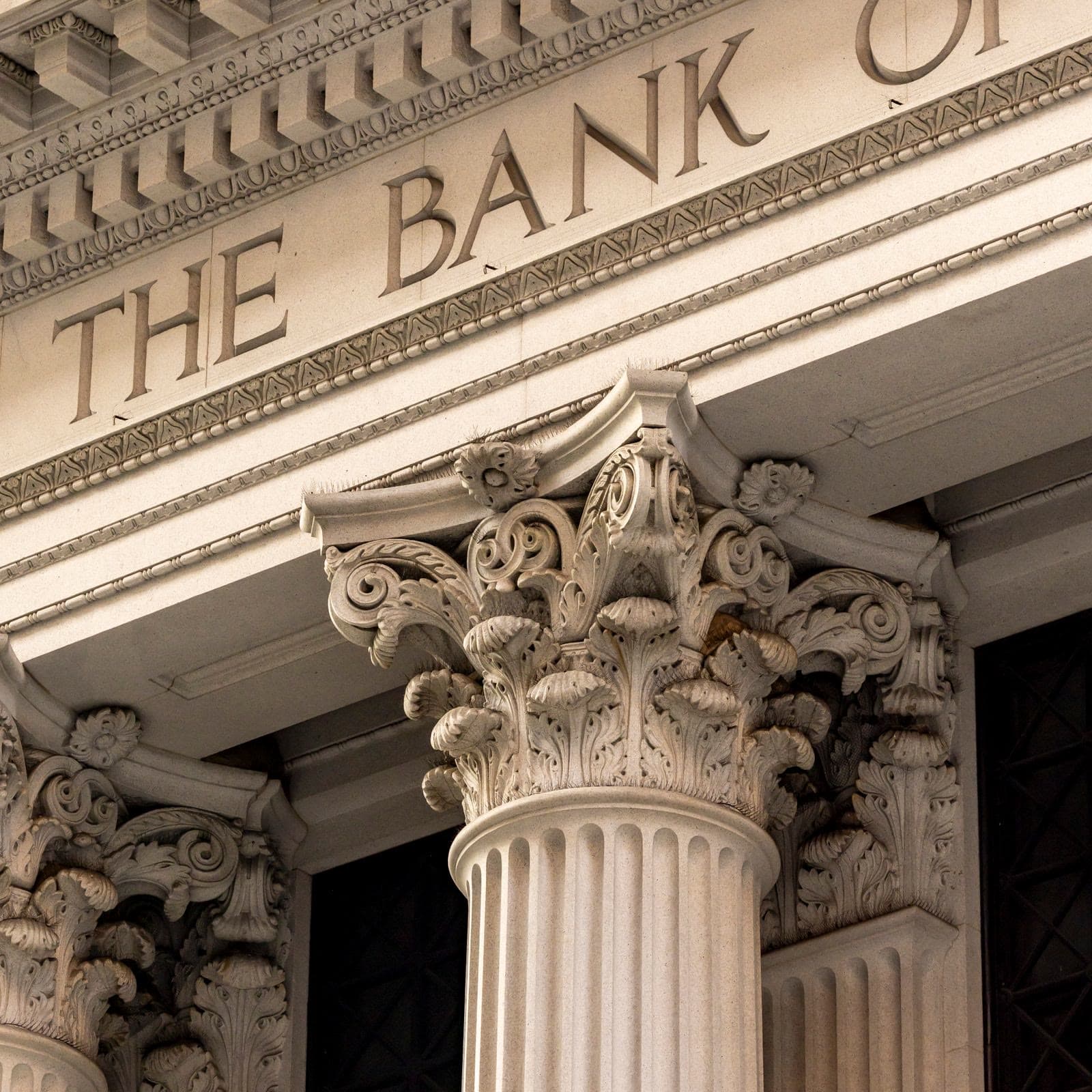 Banking and fintech: AI that qualifies, verifies and escalates safely